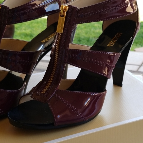 MK Berkley T-Strap size 9 - Picture 2 of 5